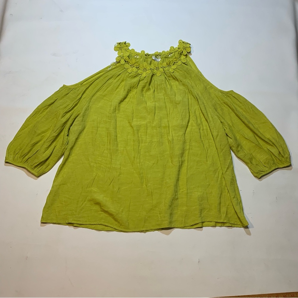 Cato Women's Long Sleeve Blouse  Green Floral Neckline Shoulder Cut out 26/28W